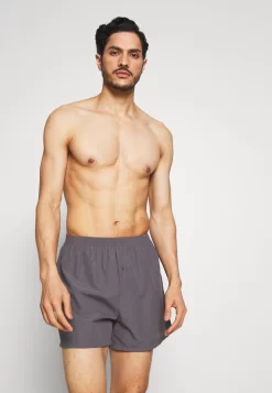 Pier One 5 Pack - Boxershort - Black/Grey/Red -Pier One Verkoopwinkel 12c7a3e37ad04c92934d73a587d9fa70 scaled