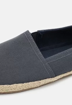 Pier One Unisex - Espadrilles - Dark Grey 11 Pier One Unisex - Espadrilles - Dark Grey -Pier One Verkoopwinkel 401b2a9b74114e80a73dde61f7ec34a5 scaled