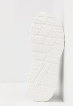 Pier One Sneakers Hoog - Black/White 11 Pier One Sneakers Hoog - Black/White -Pier One Verkoopwinkel 52b5e07059e148baa03e0194b33ba8c5 scaled