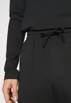 Pier One Pyjama - Black -Pier One Verkoopwinkel 842cc55e81224f6ca06ad94aae25d25c scaled