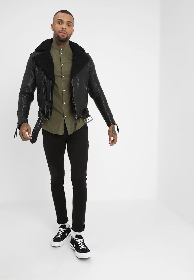 Pier One Muscle Fit Stand- Overhemd - Oliv 2 Pier One Muscle Fit Stand- Overhemd - Oliv - Afbeelding 2