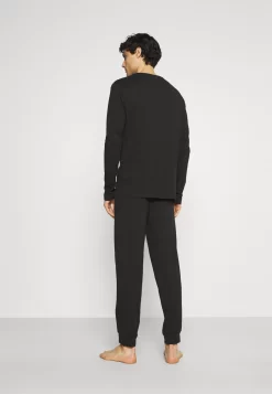 Pier One Pyjama - Black -Pier One Verkoopwinkel b9b8fb88b64649ea840444d93817e424 scaled