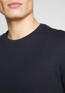 Pier One 2 Pack - T-Shirt Basic - White/Dark Blue -Pier One Verkoopwinkel de6827f8d2cf4a2c856d09a9d7f8109d scaled